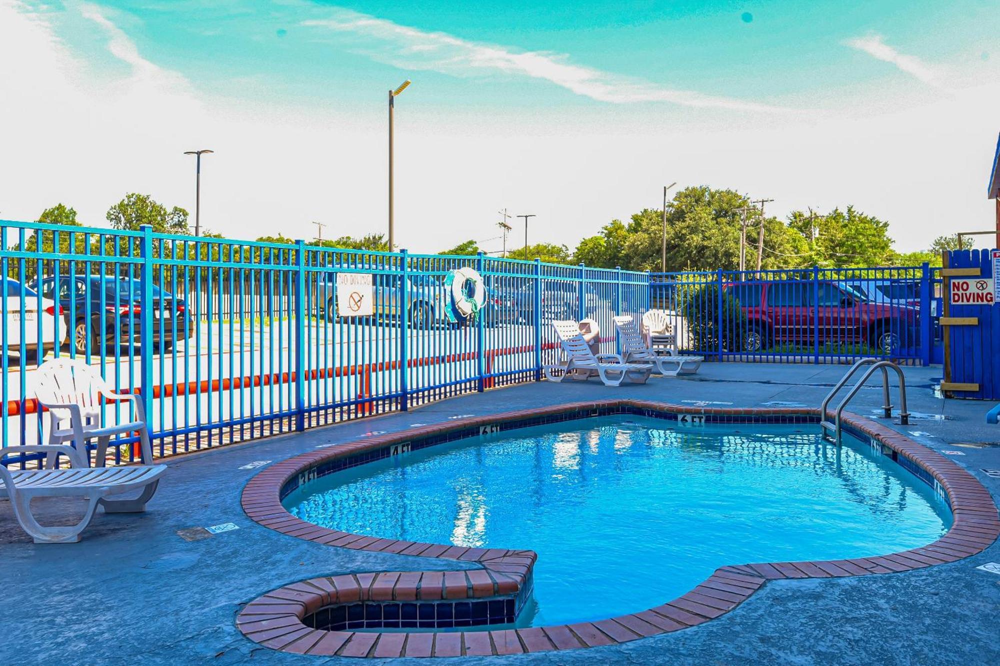 Oyo Hotel Irving Dfw Airport South Exterior photo